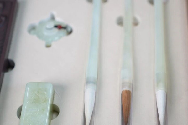 Huzhou writing brushes shine as APEC CEO Summit's gift