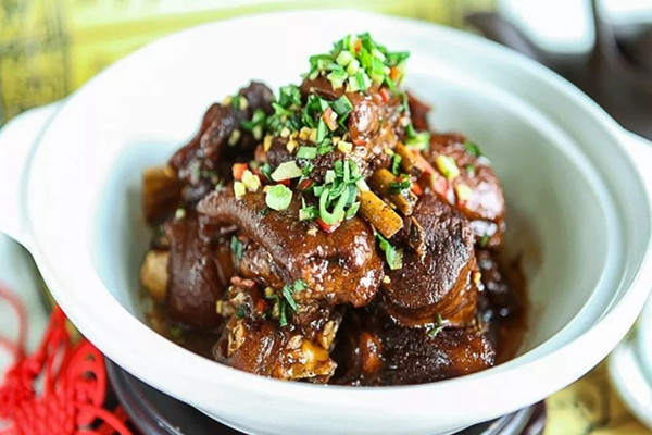 Huzhou's Winter Delight: Xinshi sauced mutton