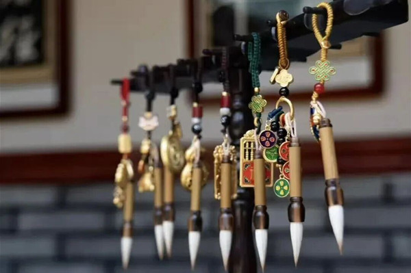 Innovation injects new vitality into Huzhou writing brush industry