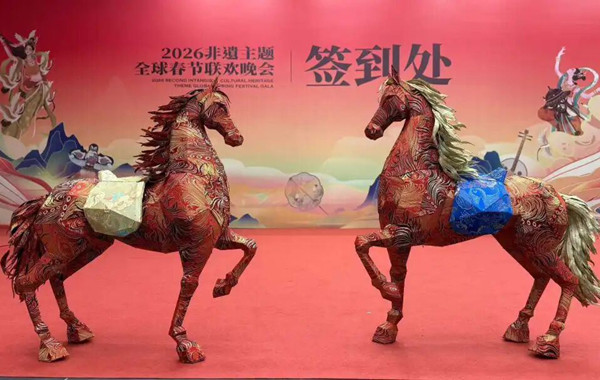 Huzhou artwork highlights traditional craft of paper quilling