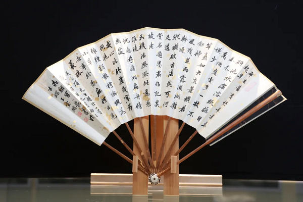 Bamboo fan workshop fuels rural vitalization in Huzhou