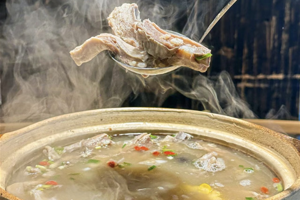 Savor Huzhou mutton soup's unique flavors 