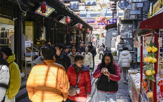 Tourists surge in Hailing during New Year holiday