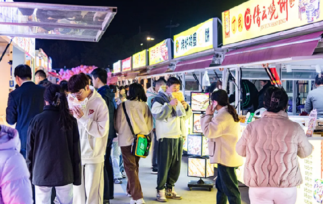 Hailing's upgraded Jingtai night market reopens