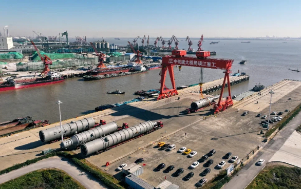 Jingjiang's heavy cargo terminal offers roll on/roll off loading services