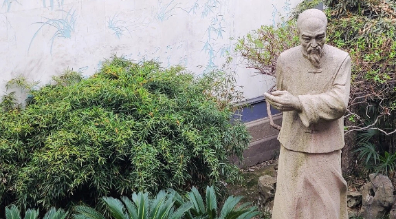 Xinghua exhibits artworks featuring human-centered ideology of Zheng Banqiao