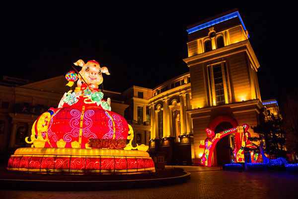 Chinese New Year lantern festival kicks off in Dalian