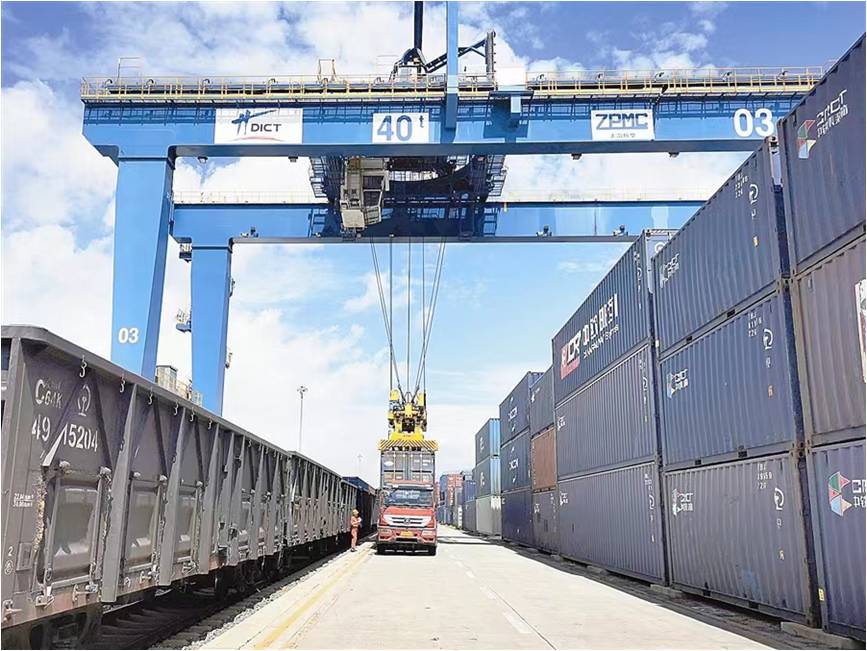 遼港集団がユーロッパから大連港で積み替えて日本までのコンテナ線路を初めて開通