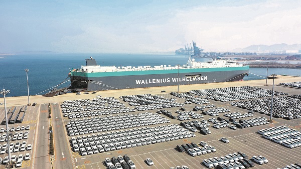 大連港自動車埠頭が最長の自動車運搬船を迎え