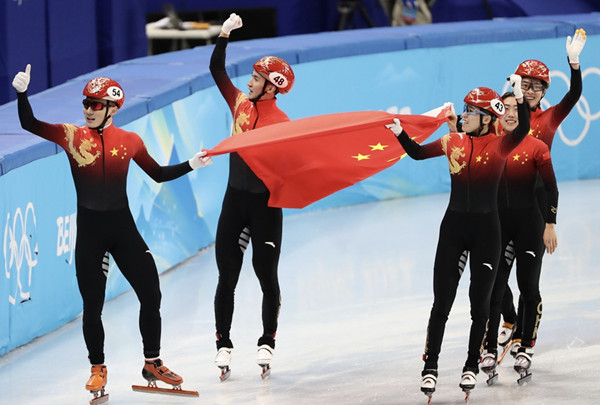 China's short track speed skaters win the country's first gold