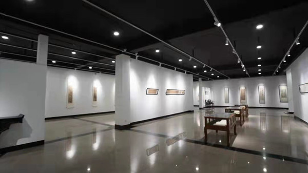 Exhibition in Jinpu shows calligraphy and paintings