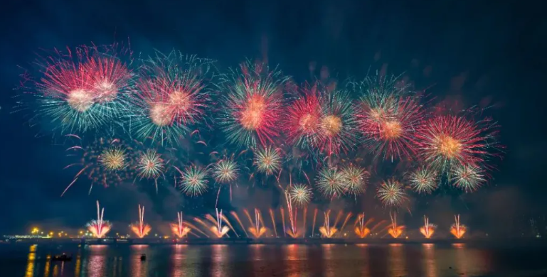 Wandering in Dalian | Jinpu Seaside Fireworks Show