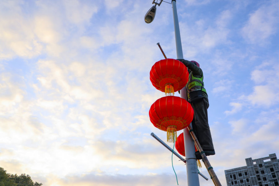 1612684889519032874.png Spring Festival decorations hung up for New Year's bash-2.png