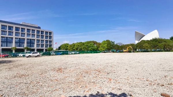 1619768516184082503.jpg Lin-gang takes steps to meet May Day holiday parking demand.jpg