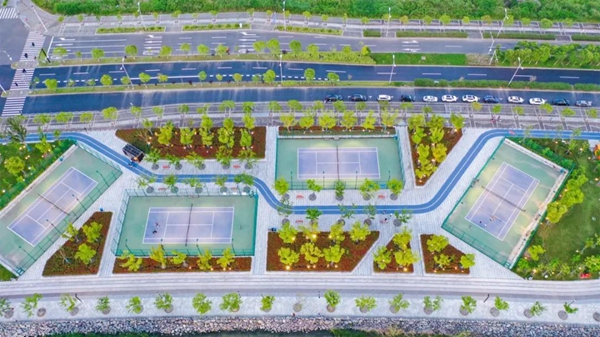 Public sports grounds along Dishui Lake3.jpg