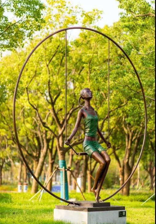 Dishui Lake sculpture park enchants in Lin-gang3.jpg