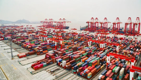 Lin-gang to build container transshipment, storage center (2).jpg