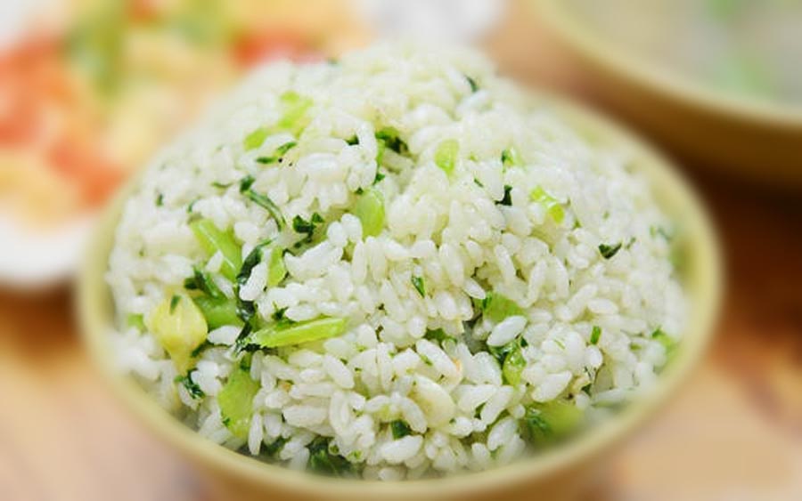 Steamed rice with leaf mustard.jpeg