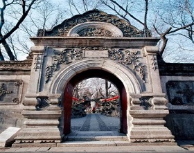 Western-style gates symbolize glorious history of Chinese architecture