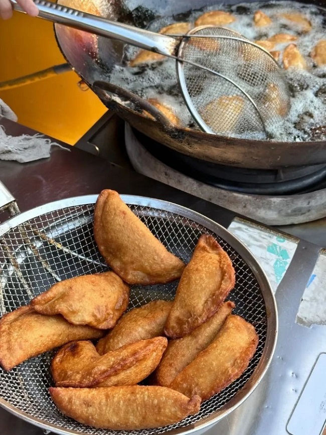 1757921799370048371.jpg 3.jpg