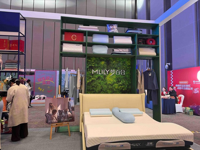 1766024445318031779.jpg 0a73b2bf-eb1a-4a5d-9164-c6d1b658b299_l.jpg