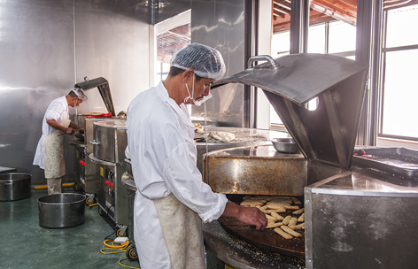 西亭脆饼厂生产车间。卑多敏 摄.jpg