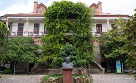 Osmanthus blooms bring autumn fragrance to Chongchuan 