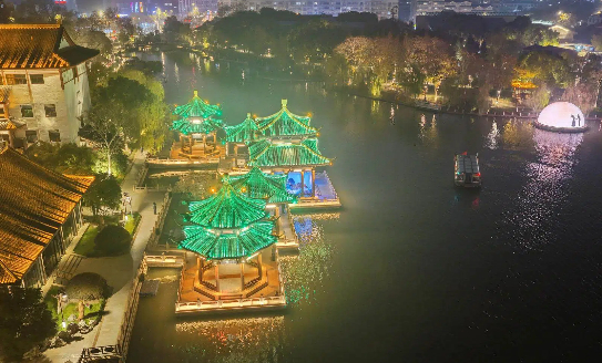 Haohe River Scenic Area launches night cruise