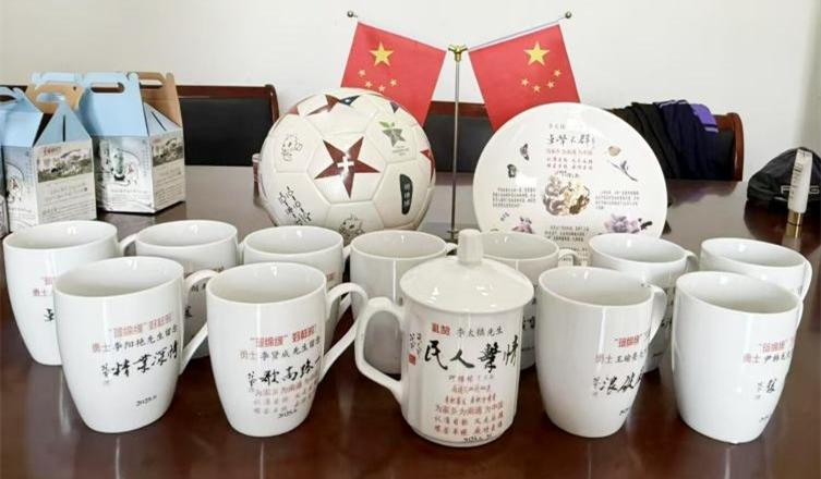 88-year-old porcelain master cheers Suchao Nantong team with handcrafted cups