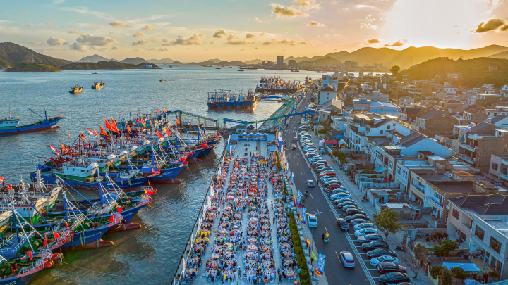 Fishermen in Ningbo's Xiangshan celebrate festival thanking the ocean