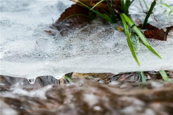 Frozen icefall in Fenghua becomes tourist hotspot