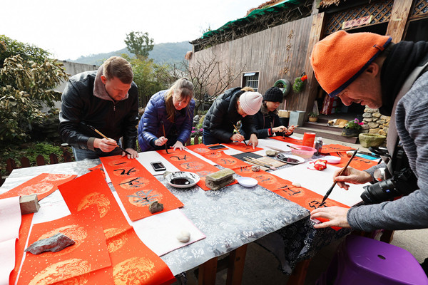 Expats invited to experience Spring Festival customs