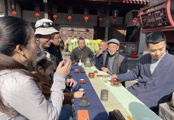 Expat shares travel experience in Yinzhou