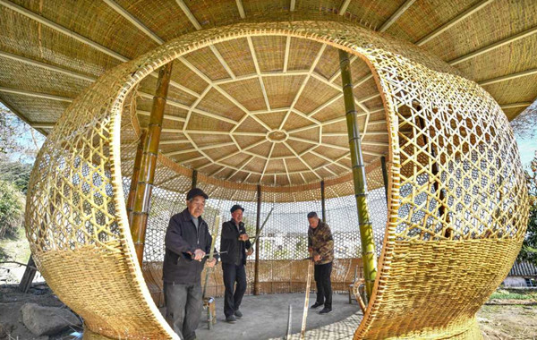 Ningbo artisans create bamboo pavilion