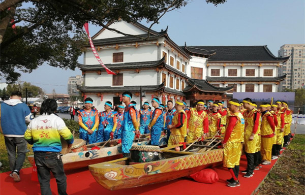 Cruise staged to mark Dragon Heads-raising Day