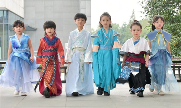 Students' hanfu designs to debut at Ningbo Fashion Festival