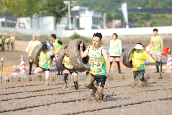 Mudflat games ignite Xiangshan's coast