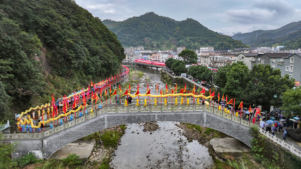 Cultural delights abound at Ningbo folk festival