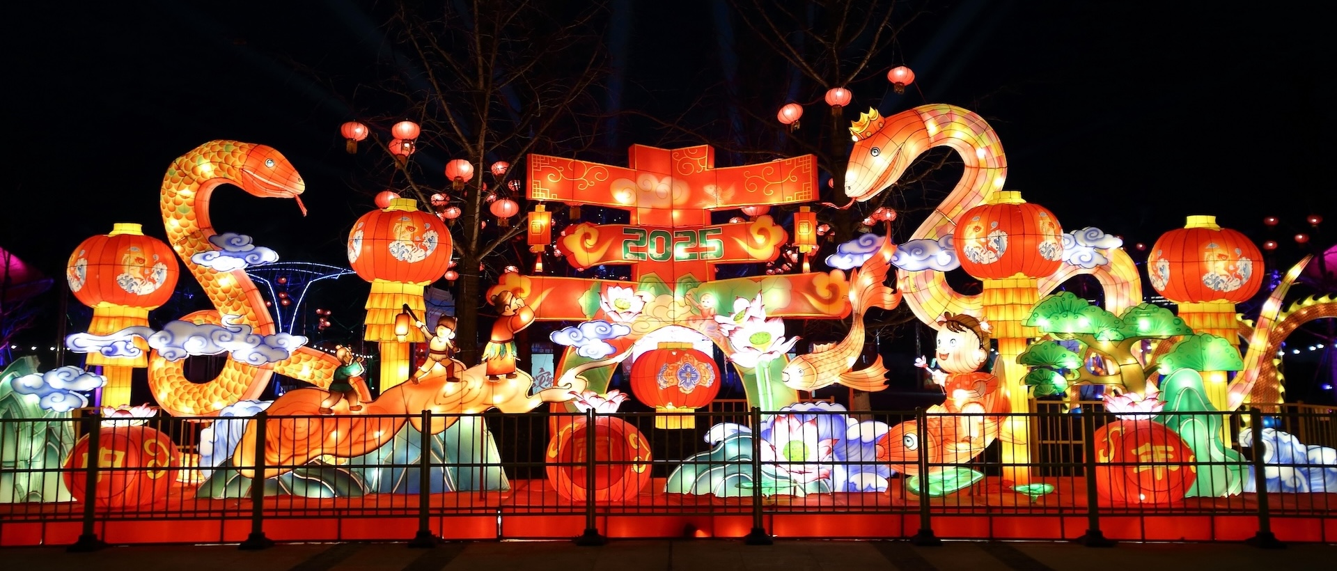 Ningbo hosts new year lantern fest