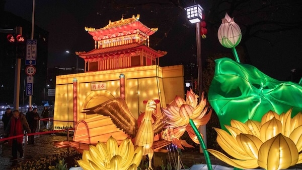 Resplendent lanterns set Ningbo's Luocheng aglow