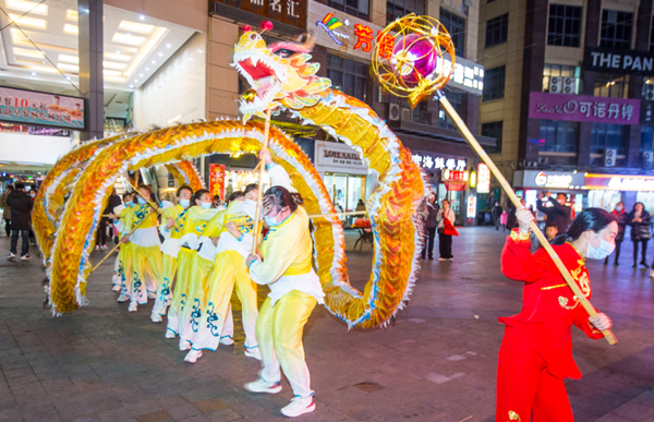 Dragon dance marks Spring Festival in Xiangshan   