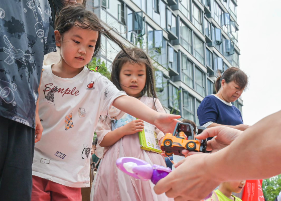 Ningbo hosts charitable toy exchange festival