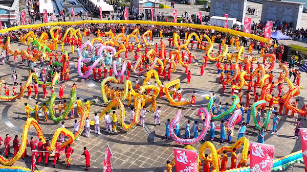 Dragon dance sparks excitement in Fenghua