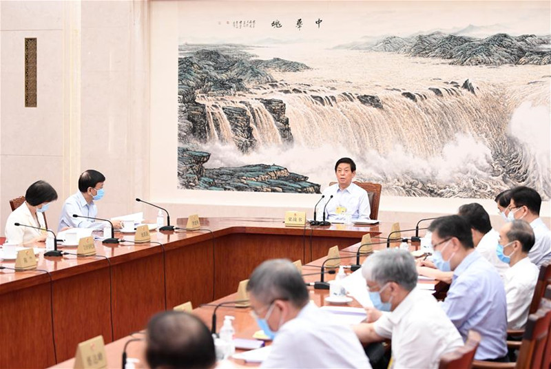 Senior Chinese lawmakers meet during top legislature's session .jpg