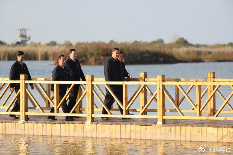 Xi inspects Yellow River estuary.jpg