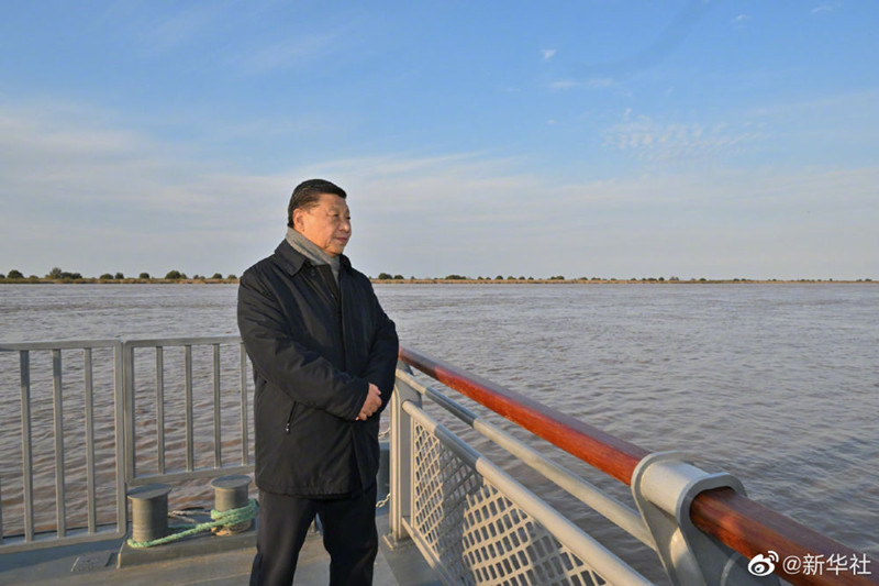 Xi inspects Yellow River estuary.jpg