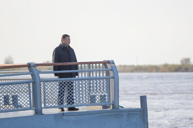 Xi inspects Yellow River estuary.jpg