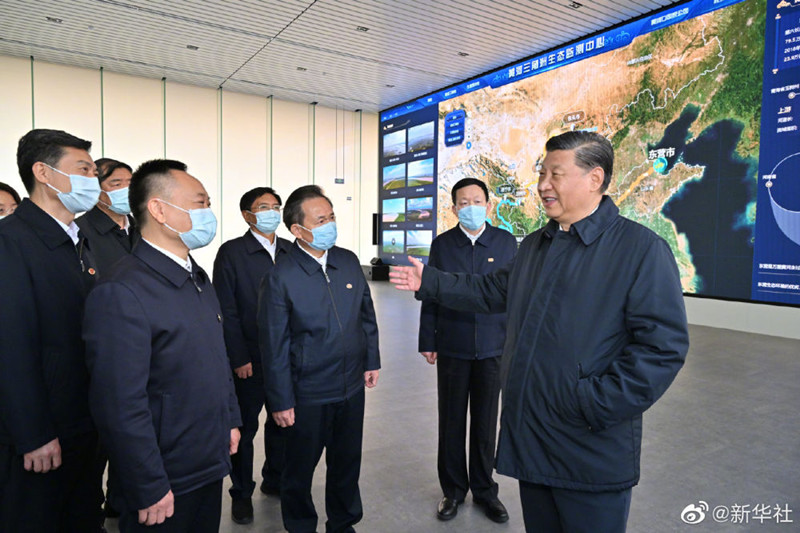 Xi inspects Yellow River estuary.jpg