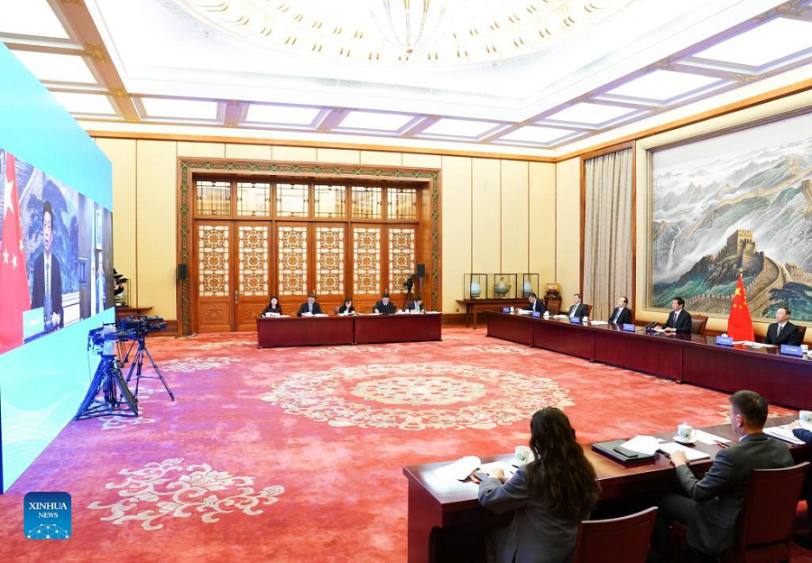 China's top legislator holds talks with Algerian parliament speaker2.jpg