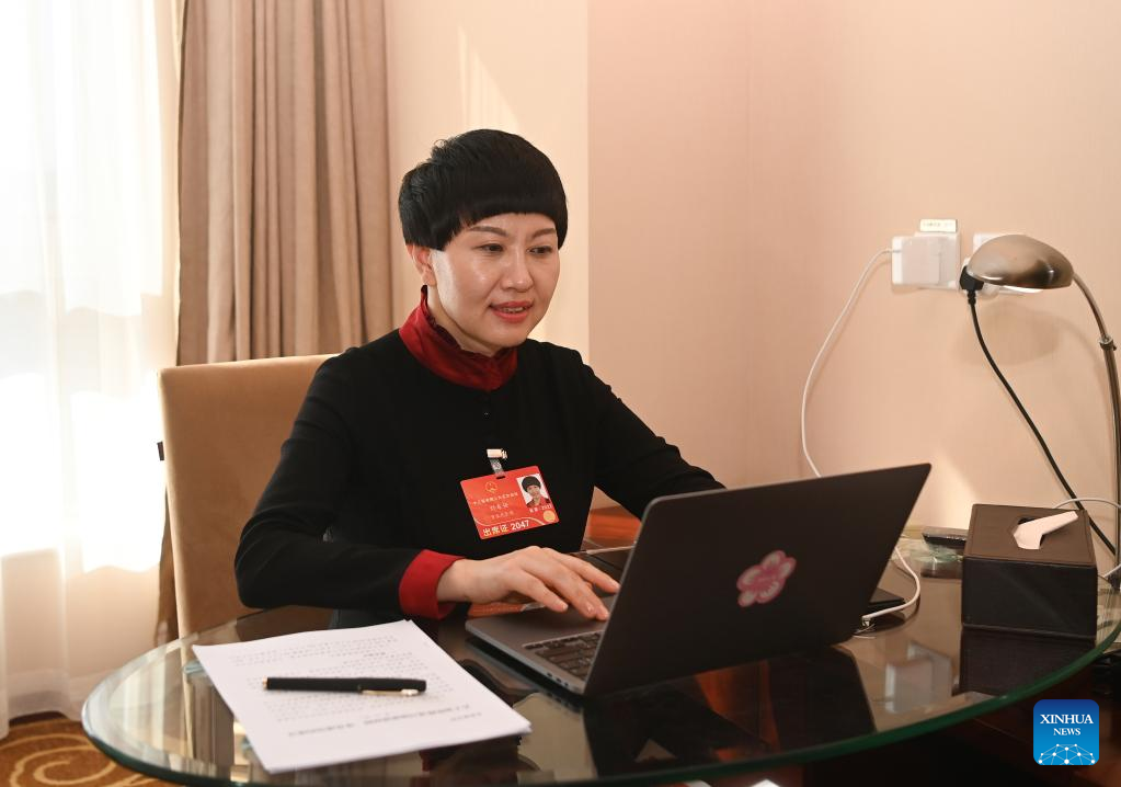 NPC deputy from Chongqing makes suggestions about education3.jpg